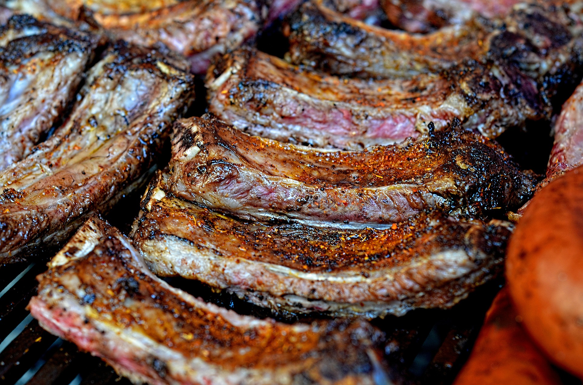 Tasty barbecue ribs like those you can order at Lake Hope Lodge.