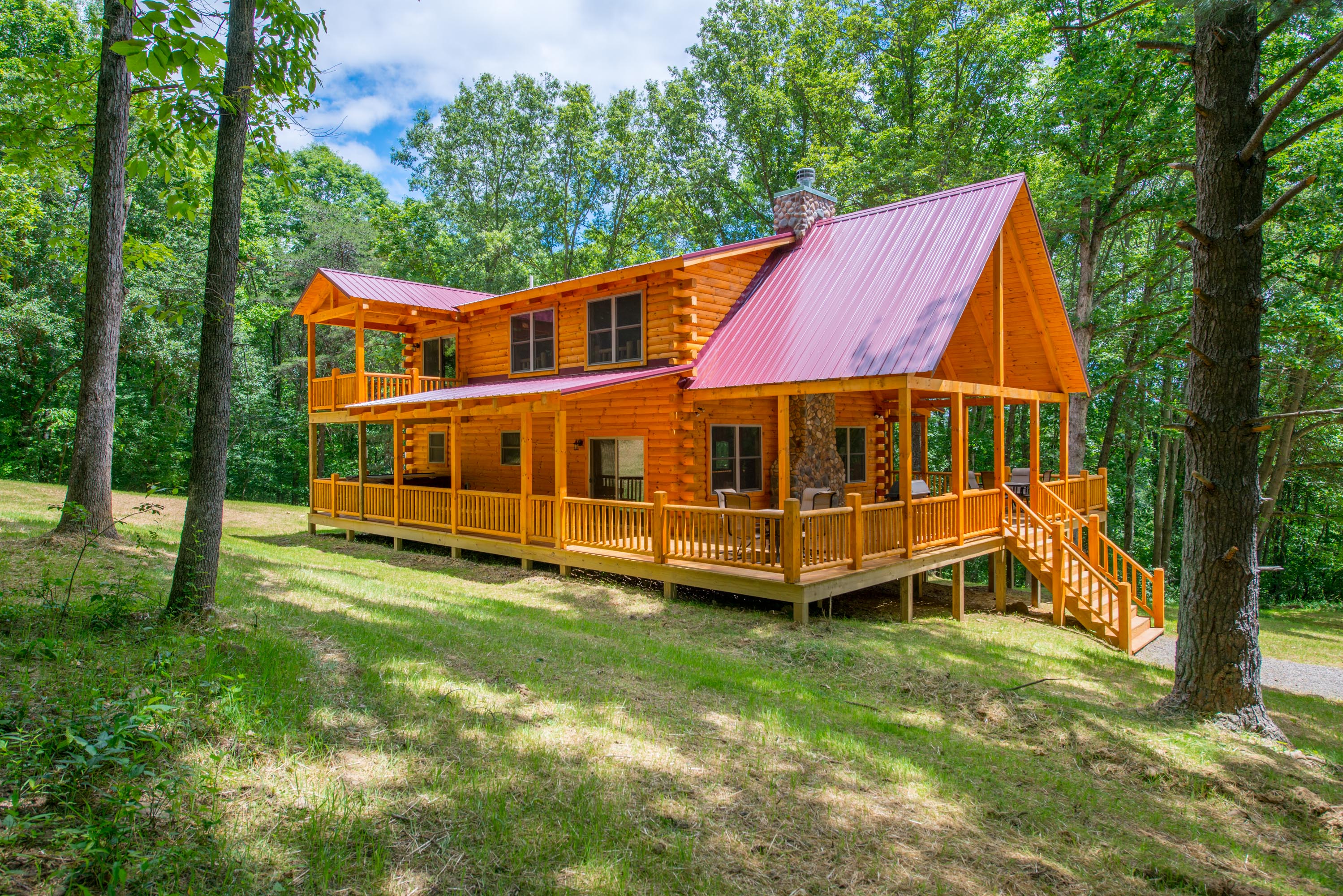 exterior of our Hocking Hills cabin rentals for large groups