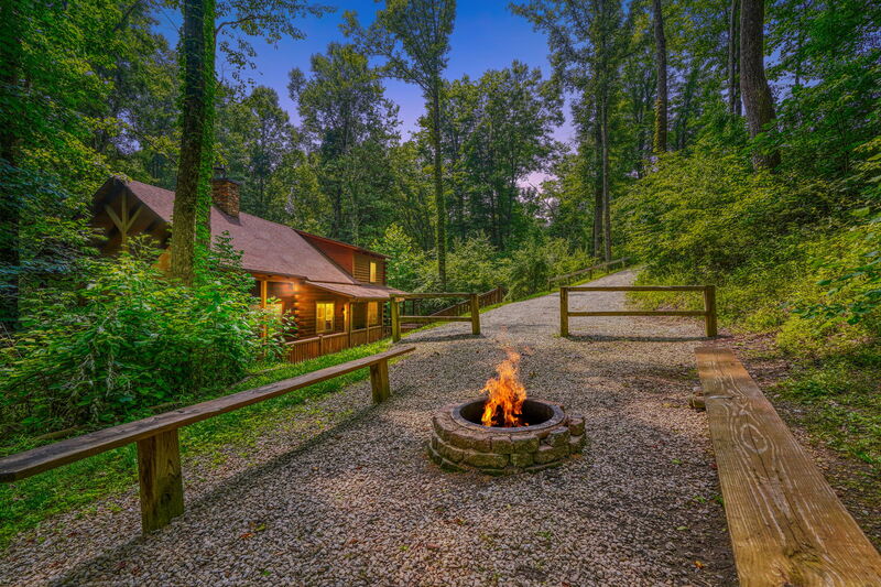 Hocking Hills Ohio Cabins with a Fire Pit